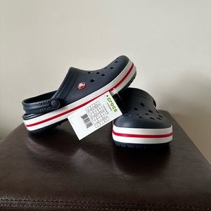 NWT crocs adult Size W-7 M-5